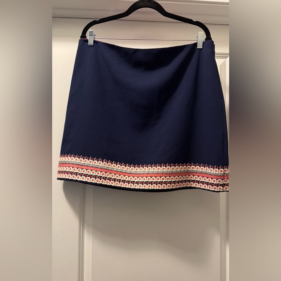Vineyard Vines Navy Skirt with Pink and White Accents - Picture 1 of 7